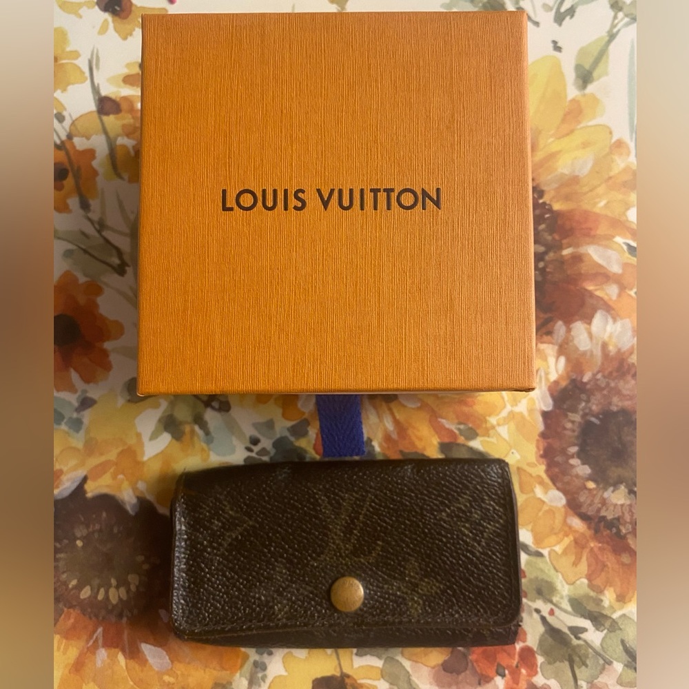 LV monogram key holder